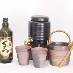 本格焼酎サーバー1000cc(18cm×24cm 1kg)萬古焼ペアカップ氷入れ竹トングセット小正醸造 芋焼酎 黒麹造り小鶴くろ (鹿児島県) 720ml×1本