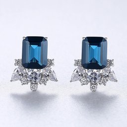 ピアス 両耳用 FORMICA Nanocrystal シルバー925 ブルー シルバー スタッド エメラルドカット 大粒 4本爪 メレ 上品 エレガント 大きめ 大ぶり きれいめ ce0419-1