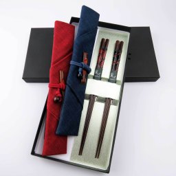 【彫刻名入れ】★送料無料★糸巻き 曙☆根来☆夫婦セット　箸袋(紺・赤)梅小枝箸置きセット【男性用・女性用同じ長さで選べる 結婚式・引き出物 還暦 古希 お祝い 内祝 贈り物 誕生日】