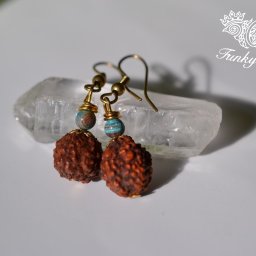 【天然石】 【ハンドメイド】菩提樹の実★クリソコラ　ピアスpia021【ハンドメイドネックレス】 【カジュアル】【フォーマル】【レディース】【男女兼用】【タイ・ランタ島】【厳選した特別な天然石】【菊井みうず】【Miuzu Kikui】【マクラメ編み】funky garuda 