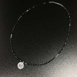 【開運ギフト】 一点物［トップのイニシャルを選べます］鉱石 テラヘルツ カットオニキス ネックレス プロスポーツ選手愛 金属アレルギー対応 天然石 ブレスレット 特別な 京海堂 Tbni1 事業成功祈願 仕事運 特別な一点物