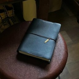 本革 ソフトオイルレザー レザー 文庫本 a6判 シンプル 真鍮チャーム 父の日 ギフト 革 メンズ レディース 国内生産 日本製 国産 ブックカバー