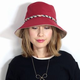 DAKS ハット 洗える 帽子 赤 レディース 日焼け防止 婦人用 UVカット 冬 紫外線対策 ダックス 撥水 レッド 持ち運び 紫外線防止 イギリス ブランド 婦人帽子 Mサイズ クリスマス ギフト包装 ラッピング 還暦祝い