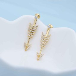 ピアス 両耳用 キュービックジルコニア ホワイト 真鍮 イエローゴールド シルバー ブラック スタッド ロング 可愛い かわいい モチーフ 矢 アロー e16111506