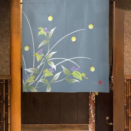 メール便送料無料　暖簾 のれん ほたる 85×丈90cm 99775 日本製  間仕切り カーテン タペストリー 目隠し 玄関 階段 洗面所 キッチン 台所 部屋 仕切り 棚 パントリー