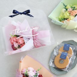 ソープフラワー クリアバッグブーケ+バームクーヘンセット【結婚祝い 結婚記念日のお祝い 開店祝い 新築祝い 誕生日祝い 進学祝い 退職祝い 母の日 メッセージカード無料】 