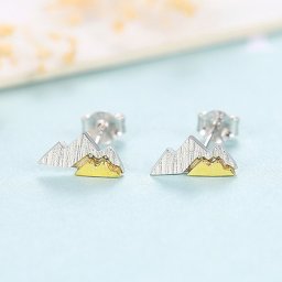 ピアス 両耳用 シルバー925 ダブルプレート イエローゴールド シルバー スタッド 石なし 可愛い かわいい カジュアル モチーフ マウンテン 山 自然 ce0377