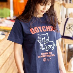 猫 ねこ おもしろ かわいい Tシャツ GOTCHA ( ネイビー ) | ネコ 猫柄 猫雑貨 | メンズ レディース 半袖 | おしゃれ ペアルック プレゼント | 大きいサイズ 【メール便】 SCOPY / スコーピー