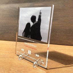 写真入り ミュージックフォトフレーム 名入れ タイトル メッセージ アクリル 写真立て フォトプレート カップル 彼氏 彼女 恋人 夫婦 家族 友達 一年記念日 交際記念日 結婚記念日 誕生日 高校生 大学生 音楽アプリ SNS インスタ映え 結婚祝い 結婚式 ウェルカムボード 両親 プレゼント ギフト 贈り物 記念品 思い出 オーダーメイド オリジナル かわいい おしゃれ 淡色 シンプル 日本製