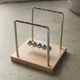 ニュートンのゆりかご カチカチ玉 バランスボール 衝突球 知育玩具 理系プレゼント 学習おもちゃ 小学生へのプレゼント