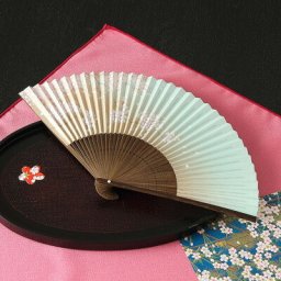 ３００年の伝統を受け継いだ近江扇子 桜（青・肌）６.５寸