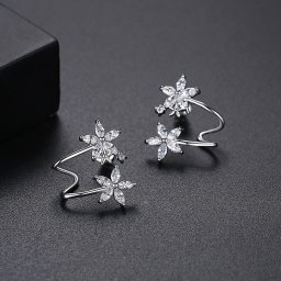 ピアス 両耳用 キュービックジルコニア ホワイト 真鍮 ピンクゴールド シルバー おしゃれ 可愛い かわいい モチーフ 花 フラワー e21041401
