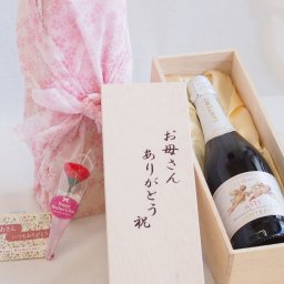 母の日 お母さんありがとう木箱セット サンテロ天使のアスティスパークリング白ワイン甘口 (イタリア) 750ml 母の日カードとカーネイション付