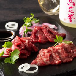 フジチク 馬刺しと焼酎の晩酌セット 松 馬刺し 熊本 馬肉 大トロ 桜肉 中トロ 馬 上赤身 おつまみ 晩酌セット 焼酎 馬花誉 お酒のあて おかず