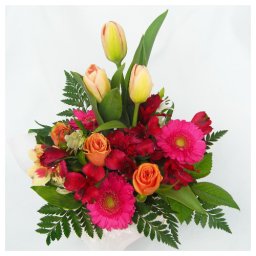 色お任せチューリップと季節の花アレンジ 