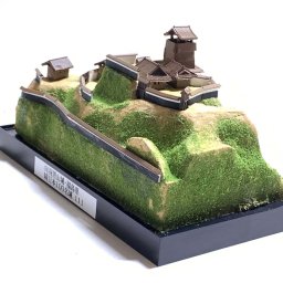 日本の城111　向羽黒山城・福島県 　城コレ ケース付き  お城のジオラマ模型 プラモデル インテリア 雑貨 プレゼント 置物 お祝い おみやげ 和風 飾り リビング 玄関 オブジェ おしゃれ コレクション ミニチュア 小物【送料無料(一部地域除く)】