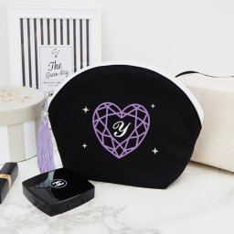 プレゼント ギフト 名入れ ポーチ 刺繍 ハートダイヤ イニシャル オーバル レディース 誕生日 お祝い 贈り物 小物入れ 化粧ポーチ かわいい メイクポーチ 大きい　黒 ブラック 祖母 おばあちゃん 実用的 おしゃれ 趣味グッズ もらって嬉しい センスがいい 