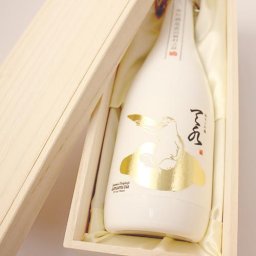 日本酒 ギフト【純米大吟醸 あまみずamamizu】720ml プレゼント 男性 女性 旦那 義父 上司 新潟 誕生日 内祝い お返し 結婚祝い  おすすめ おしゃれ 記念品 お祝い 手土産 贈り物 高級 お酒