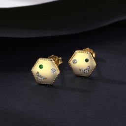 ピアス 両耳用 キュービックジルコニア グリーン シルバー925 イエローゴールド スタッド 2色使い 上品 おしゃれ 可愛い かわいい きれいめ 6角形　ヘキサゴン ce0555