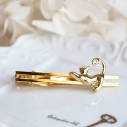 【立体猫ちゃんネクタイピン☆日本製】スーツの胸元にタイバーを！結婚式/謝恩会/卒業式/入学式/入園式/クリスタル/メンズ/レディース