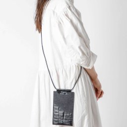 メゾン マルジェラ MAISON MARGIELA SA2VZ0001 P5490 ショルダーバッグ メンズ レディース バッグ スマートフォンケース スマホショルダー iPhoneケース レザー ポシェット ホルダー 斜め掛け 肩掛け 軽量 プレゼント ギフト お祝い ブラック PHONE NECK POUCH