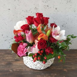 【アレンジメント】ボリュームよりも気品重視【大切な方へ】恋人 上司 両親 お祝い プロポーズ 結婚祝い 開店祝い 開業祝い 発表会 送別会 引越し祝い 新築祝い 結婚記念日 誕生日 退職祝い ギフト プレゼント 豪華 母の日