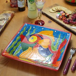 南イタリア レッチェ フィッシュ柄 角皿 魚 絵皿 28x28cm アクア 青 スクエア プレート 食器 素焼き テラコッタ 陶器製 陽気 明るい 魚 おしゃれ 南欧食器 art-6028