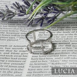 【LUCIA ルチア】H モチーフ リング (2092)レディース アクセサリー 指輪 アルファベット イニシャル シルバー フリーサイズ ラインストーン 大人 カジュアル ナチュラル シンプル おしゃれ 人気 30代 40代 50代 クリスマス 母の日 ギフト プレゼント