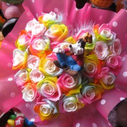 グーフィー入り 花束風 ハート フラワーギフト レインボーローズ プリザーブドフラワー チップ デール ケース付き◆誕生日プレゼント・記念日の贈り物におすすめのフラワーギフト