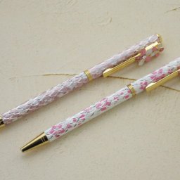 送料無料【桜デザイン】大人可愛い桜デザインのボールペン　スワロフスキークリスタル付き【2本セット】【海外の方のお土産に！】サクラ　日本の花　海外土産　花柄　文房具　入学祝　就職祝　新生活　女性　バレンタイン　プレゼント　ギフト