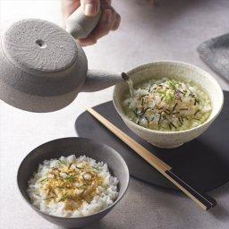 品質の高さに提供のある今治タオルを縁起の品とともに。縁起の品＆今治タオル(七宝W） 鰹節 ET-13 記念品 引出物 粗品 ブライダル 結婚式 プレゼント 母の日 父の日 クリスマス バレンタインデー