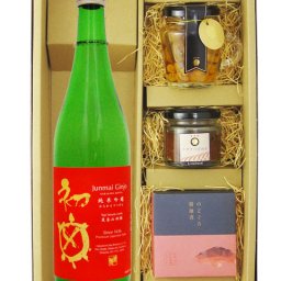 ★ 送料無料 ★ 初亀 べっぴん 辛2 ( からから ) 純米吟醸 720ml ＋ 海鮮おつまみ 3種セット【 8267 】【 日本酒・おつまみセット 】【 要冷蔵 】【 ハロウィン 贈り物 ギフト プレゼント 誕生日 結婚のお祝い 】