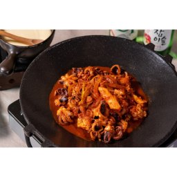 【送料無料】チュクミ（イイダコとゲソの辛みそ） 2～3人前【韓国料理】【誕生日 結婚祝い 出産祝い 還暦祝い 結婚記念日 送別会 お祝い 引越し祝い 新築祝い 初節句 古希 喜寿 傘寿 お返し 内祝い お見舞い 快気祝い 金婚式 銀婚式 パーティー 景品 賞品 グルメ 母 父 女性 男性】【お歳暮 ハロウィン】