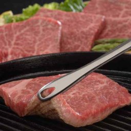 松阪牛 ステーキ 赤身 モモ 120g×2枚 三重県産 松坂牛 日本三大和牛 国産 和牛 お取り寄せ グルメ ギフト 贈答 贈り物 お祝い 御礼 内祝い 誕生日 プレゼント お歳暮 お中元 敬老の日 母の日 父の日 高級 肉 贅沢 ヘルシー さっぱり 鉄分