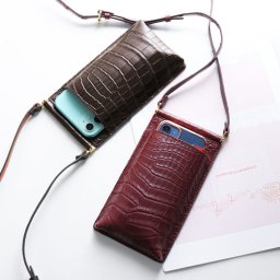 クロコダイル スマホポーチ ポシェット マット 加工 カードホルダー付き ミニ ショルダーバッグ レディース スマホ入れ スマホショルダー 斜め掛け 本革 スマホケース 本革 鰐革 iphone android プレゼント ギフト (06001696r) クリスマス 母の日 女性 定年退職 バレンタイン 成人祝い