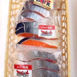 【ご贈答に】築地の目利きシリーズ「天然鮭 ベストセレクション」【冷凍便】鮭 サケ 3種（時鮭、塩引き鮭、超辛紅鮭） 詰め合わせ お中元 お歳暮 お礼 お祝 お年賀 ギフト 上司 両親