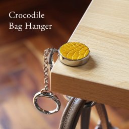 クロコダイル バッグハンガー おしゃれ デスク バッグホルダー カバン掛け フック 荷物掛け バッグフック 吊り下げ 耐荷重 5kg キーホルダー 本革 プレゼント ギフト 義母 お母さん バッグチャーム 【ネコポスで送料無料】 女性 (309018r) クリスマス 父の日 定年退職 バレンタイン 成人祝い
