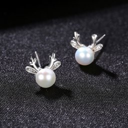 ピアス 両耳用 淡水パール ホワイト ピンク パープル シルバー925 シルバーとイエローゴールド スタッド 小粒 大人 可愛い かわいい モチーフ トナカイ pe0302