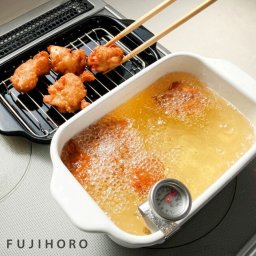 富士ホーロー 天ぷら鍋 角型 IH対応 温度計 揚げ網 バット付き 394805[揚げ物 鍋 少ない 油 四角 バット 温度計付き ホーロー 揚げ物鍋 揚げ物なべ スクエア 小さい 食洗機対応 食卓 に そのまま 出せる 天ぷら IH おしゃれ 角形 琺瑯 揚げ鍋]