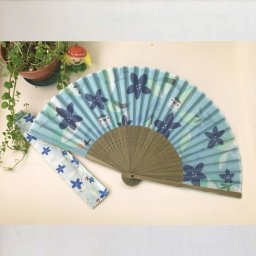扇子 ススメ隊長 桔梗 袋付き ポリエステル 竹骨 和柄 花柄 ミントブルー 夏 扇子