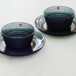 イッタラiittala　カステヘルミ　ボウル・プレートセット　ペア(ダークグレー）【ブランド食器】【御結婚御祝・内祝・新築御祝・還暦御祝・御礼・寿・ギフト包装可能】