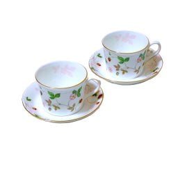 ウェッジウッドWEDGWOOD　ワイルドストロベリー　パステルピンク・カップ＆ソーサー　デルフィー　ペア（ペアブランドボックス付き）【御結婚御祝・内祝・新築御祝・還暦御祝・御礼・寿・ギフト包装可能】