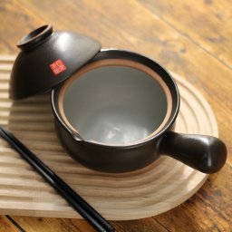 日常茶飯器 茶碗付き 行平鍋 620ml 黒マット[雪平鍋 土鍋 一人用 日本製 萬古焼 万古焼 ガス対応 ガス 直火 専用 1人用 おしゃれ 和風 ミニ 取っ手付き 持ち手付き 茶碗 お茶碗 蓋 鍋 茶碗セット 和食 鍋料理 お粥 雑炊 一人分] 即納