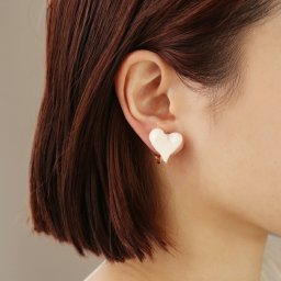 イヤリング ハート 小さめ トレンド ニッケルフリー【ネコポスで送料無料】moichou ゴールド ピンク ホワイト シンプル 大人 キレイめ 高見え 華やか 可愛い ギフト プレゼント【返品交換不可】 2F (09000562r) 定年退職 バレンタイン 成人祝い