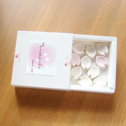 さくらのひとひら　落雁