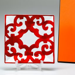 エルメス 食器 HERMES ガダルキヴィール レッド プレート 15cm プチカレ No3 011043P 小皿 洋食器 11043P 【スペシャルラッピング660円(別売り)】 誕生日 還暦祝い 結婚祝い 結婚式 バレンタイン 高級 ホワイトデー 父の日 母の日 即日発送