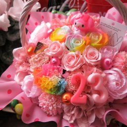 マイメロ入り 花束風ギフト レインボーローズ レインボーカーネーション プリザーブドフラワー入りギフト キャンディーカラー ご希望数字入り マイメロディ