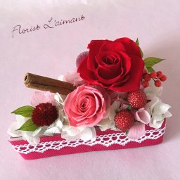 プリザーブドフラワー ケーキ ケーキアレンジ ショートケーキ フラワーケーキ 誕生日プレゼント お見舞い ｜ フローリストレマン ローズケーキ（レッド）