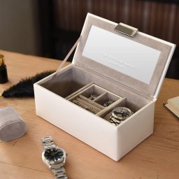 結婚記念日にオーダーしたい ウォッチ＆アクセサリーケース S 名前と日付入りのオリジナルボックス。ペアウォッチやお揃いアクセを並べて収納できます