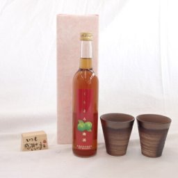贈り物ギフトセット 榮田 清峰作直筆メッセージ木片付ペアカップセット(陶芸作家安藤嘉規作 日本製萬古焼き) くちまろ　梅酒　500ｍｌ濱田酒造（鹿児島県）